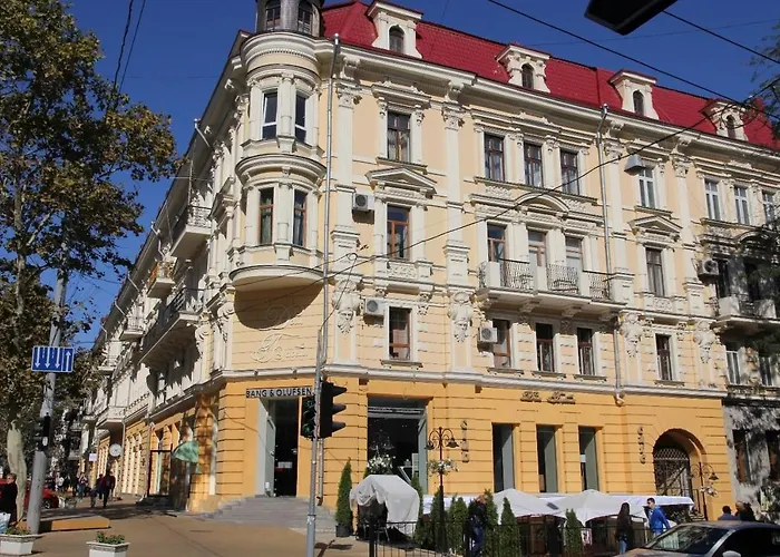 New Loft-style House In Center Οδησσός